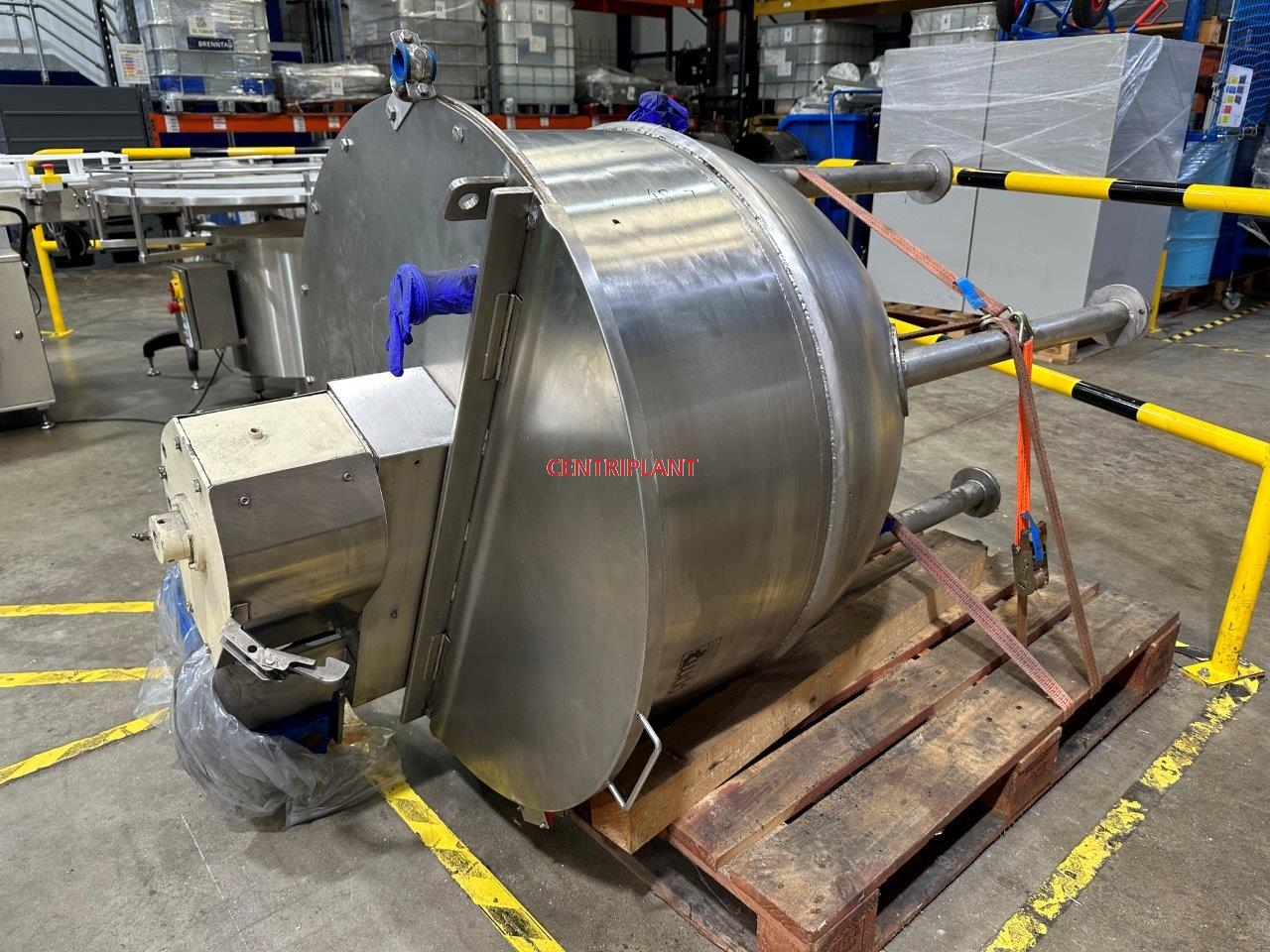 14837 - 450 LITRE STAINLESS STEEL STEAM JACKETED  MIXING TANK