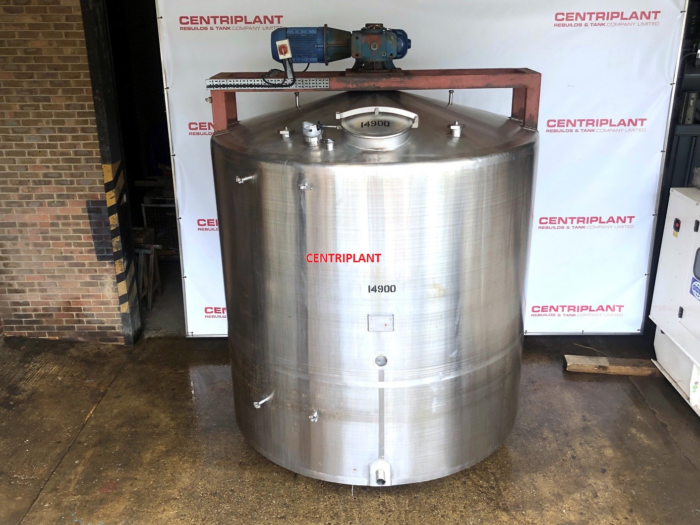 14900 - 316L STAINLESS STEEL 10,000L JACKETED AND INSULATED MIXING TANK WITH GATE MIXER